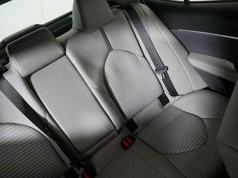 Used 2024 Toyota Camry SE FWD image 14
