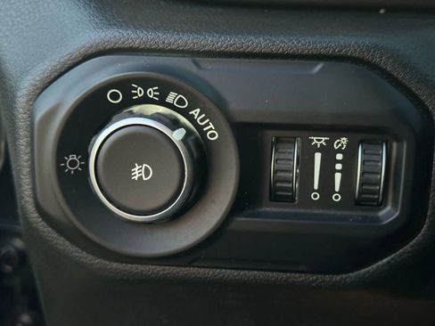 Used 2018 Jeep Wrangler Unlimited Sport S AWD/4WD image 30