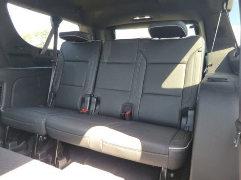 Used 2022 GMC Yukon XL SLT w/ SLT Luxury Package AWD/4WD image 29