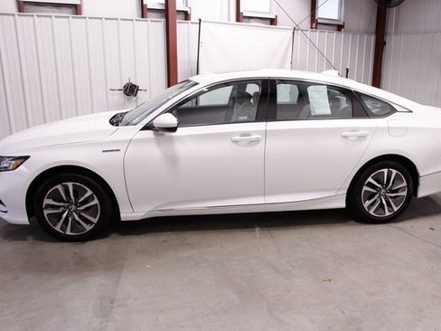 Used 2018 Honda Accord EX image 2