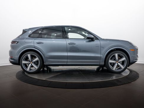Certified 2026 Porsche Cayenne AWD/4WD image 8