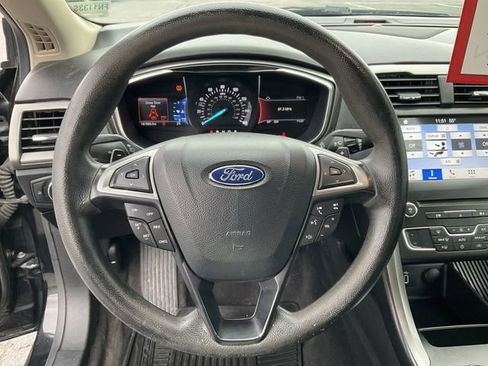 Used 2017 Ford Fusion SE w/ Fusion SE Technology Package FWD image 17