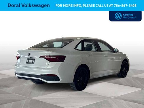 Certified 2024 Volkswagen Jetta SE w/ Panoramic Sunroof Package FWD image 8