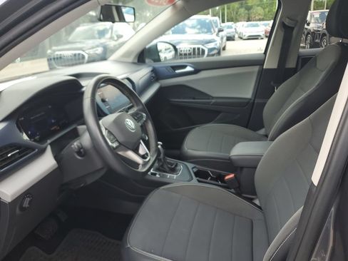 Certified 2022 Volkswagen Taos SE FWD image 23