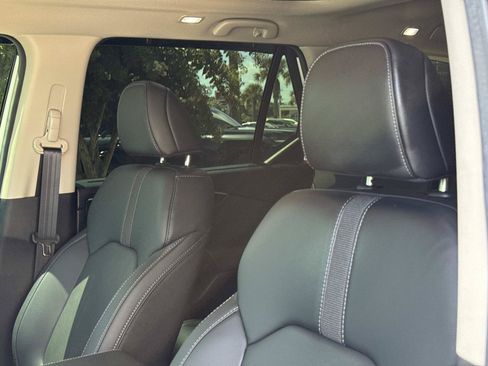 Used 2025 Honda Pilot Touring image 14