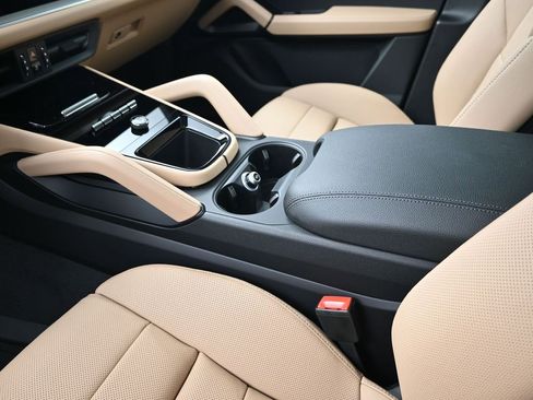 New 2026 Porsche Cayenne E-Hybrid AWD/4WD image 22