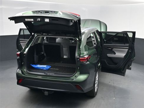 Used 2023 Toyota Highlander Limited image 24