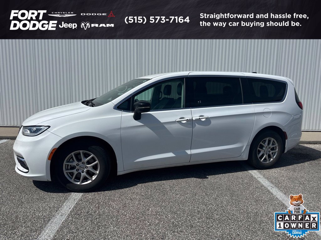 Used 2024 Chrysler Pacifica Touring-L FWD image 1