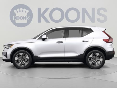 Used 2023 Volvo XC40 B5 Plus w/ Climate Package AWD/4WD image 2