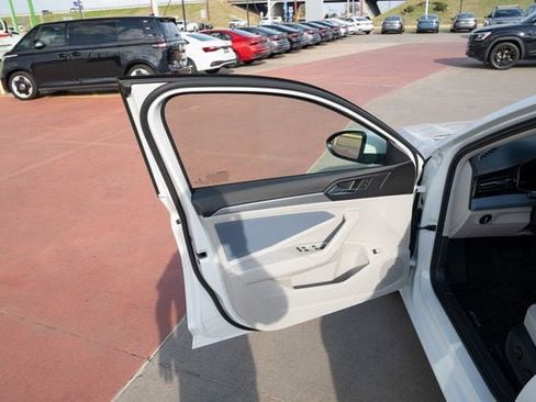 New 2026 Volkswagen Jetta SE FWD image 11