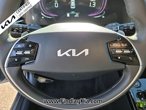 Certified 2025 Kia Niro SX Touring image 23