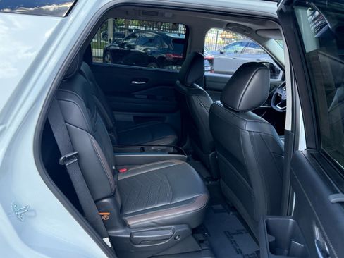 Used 2025 Nissan Pathfinder Platinum image 24