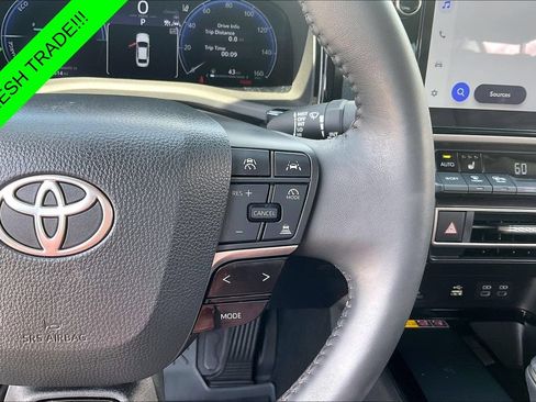 Used 2025 Toyota Camry XLE FWD image 12