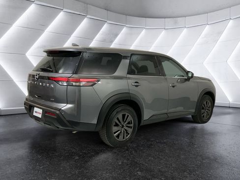 Used 2022 Nissan Pathfinder S AWD/4WD image 4