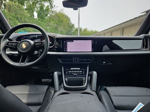 Certified 2025 Porsche Cayenne image 34