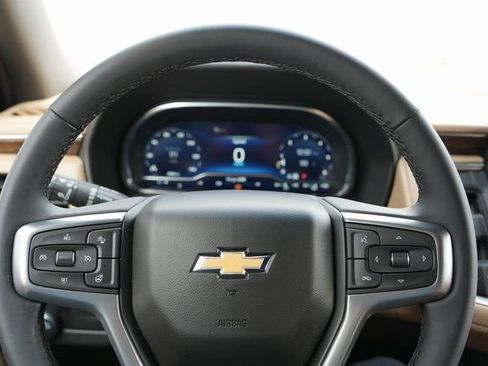 Used 2024 Chevrolet Suburban Premier image 36