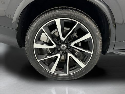 Used 2018 Volvo XC90 T6 Momentum w/ Convenience Package image 8