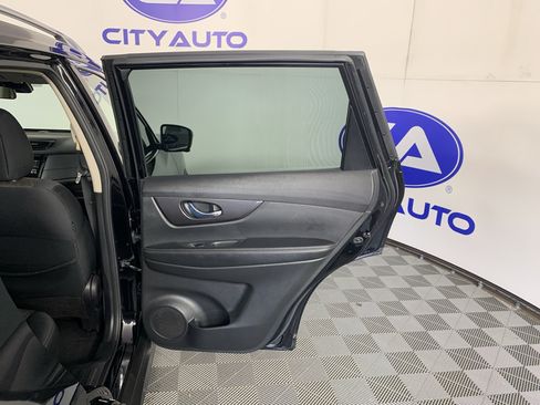 Used 2020 Nissan Rogue SV w/ Premium Package FWD image 34
