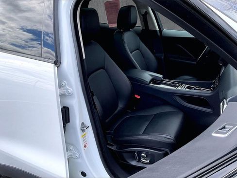 Used 2020 Jaguar F-PACE Premium image 29