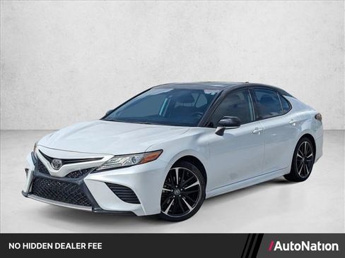 Used 2019 Toyota Camry XSE FWD image 1