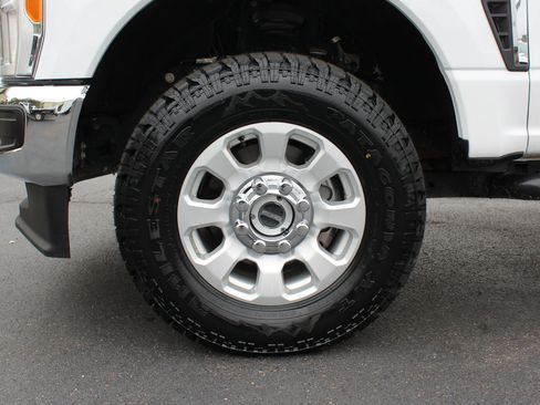 Used 2023 Ford F350 XLT w/ FX4 Off-Road Package image 39