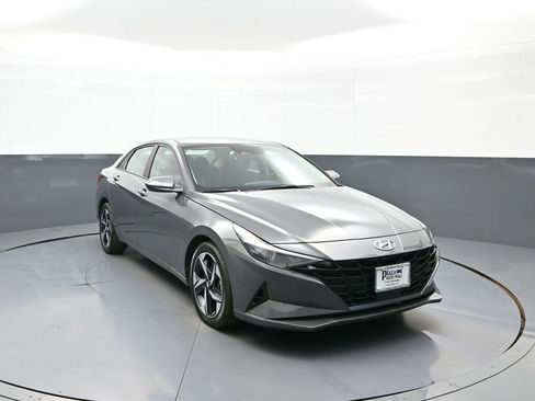 Certified 2023 Hyundai Elantra SEL w/ Convenience Package FWD image 3