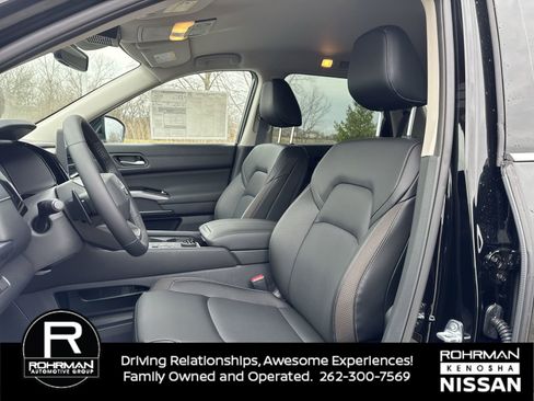 New 2026 Nissan Pathfinder SL image 11