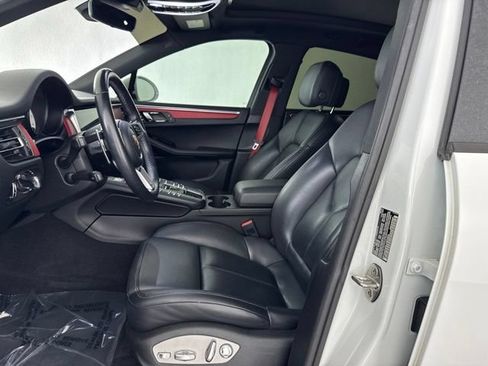 Used 2020 Porsche Macan AWD/4WD image 23
