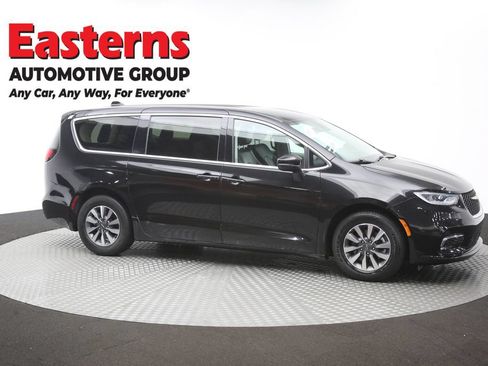 Used 2023 Chrysler Pacifica Touring-L FWD image 49