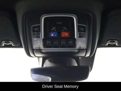 Used 2022 RAM 1500 Laramie AWD/4WD image 25