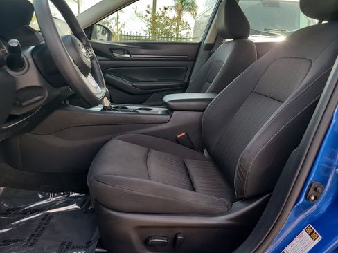 Used 2025 Nissan Altima 2.5 SV FWD image 16