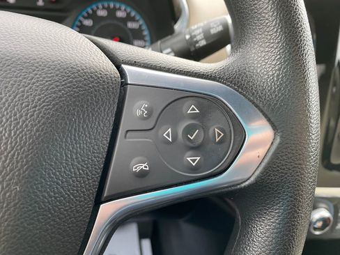 Used 2022 Chevrolet Traverse LS image 27