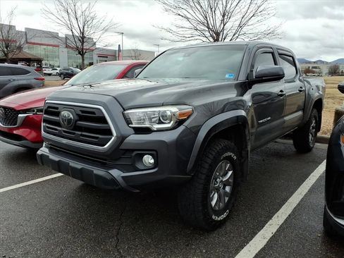 Used 2018 Toyota Tacoma SR5 image 2