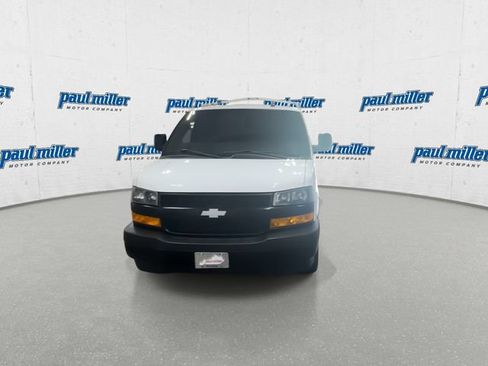 Used 2018 Chevrolet Express 2500 w/ Driver Convenience Package RWD image 3