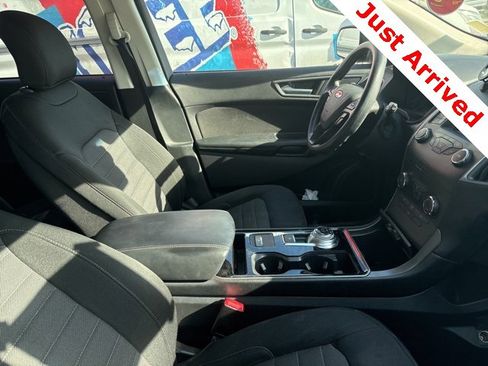 Used 2019 Ford Edge SE image 9