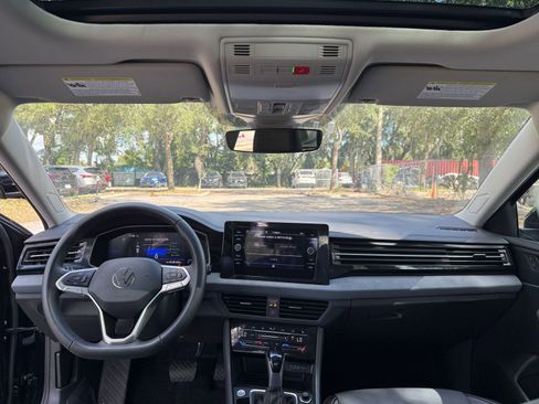 Used 2025 Volkswagen Jetta SE image 27