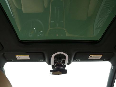 Certified 2025 Porsche Macan image 20