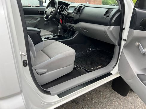 Used 2014 Toyota Tacoma 4x4 Regular Cab image 12