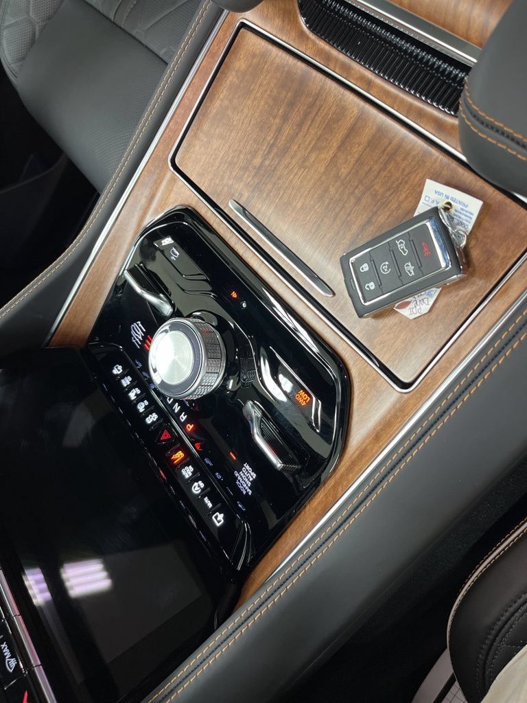 New 2024 Jeep Grand Wagoneer L Series III AWD/4WD image 22