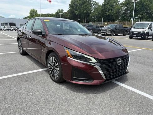 Used 2024 Nissan Altima 2.5 SV FWD image 4