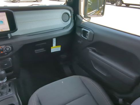 New 2025 Jeep Gladiator Sport image 15