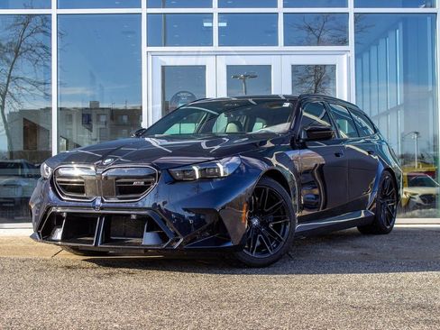 Used 2025 BMW M5 Touring image 1