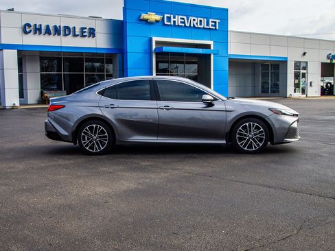 Used 2026 Toyota Camry XLE image 8
