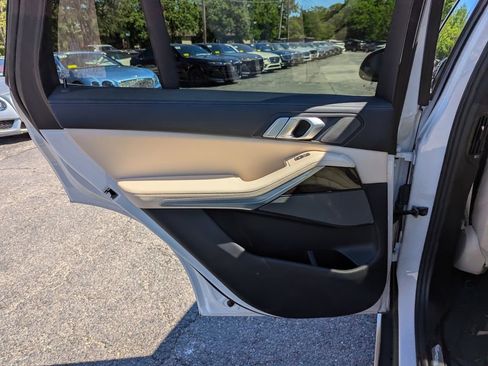 Used 2021 BMW X5 xDrive40i w/ Premium Package AWD/4WD image 39