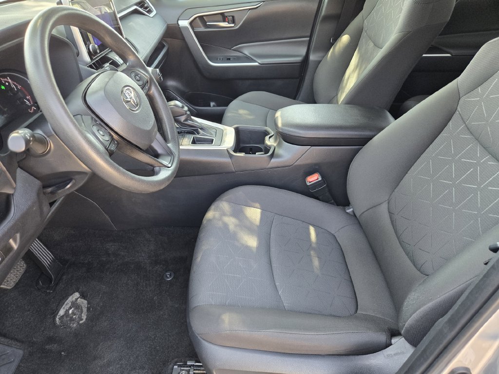 Used 2024 Toyota RAV4 XLE FWD image 9