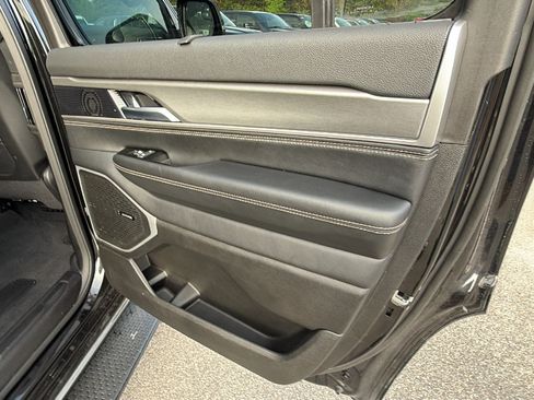 Certified 2025 Jeep Wagoneer 4WD w/ Convenience Group I image 21