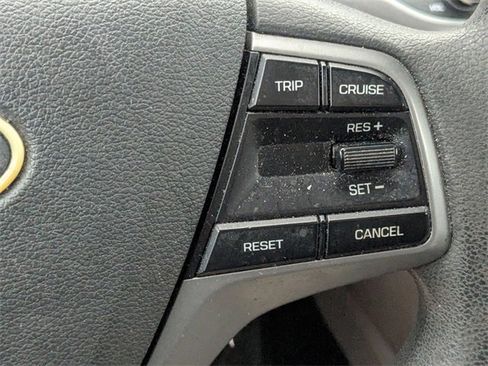 Used 2017 Hyundai Elantra SE image 23