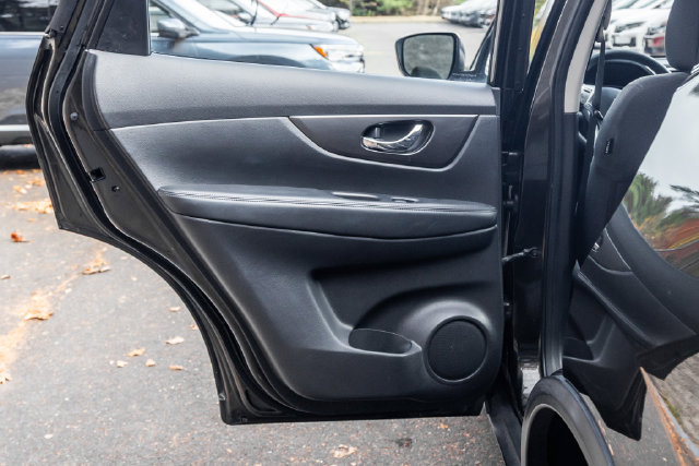 Used 2016 Nissan Rogue S AWD/4WD image 19