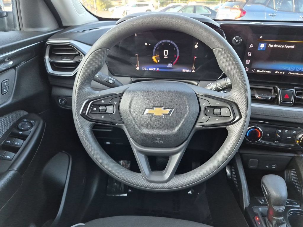 Used 2026 Chevrolet TrailBlazer LT AWD/4WD image 17