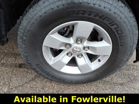 Used 2017 RAM 1500 ST w/ SXT Appearance Group image 15